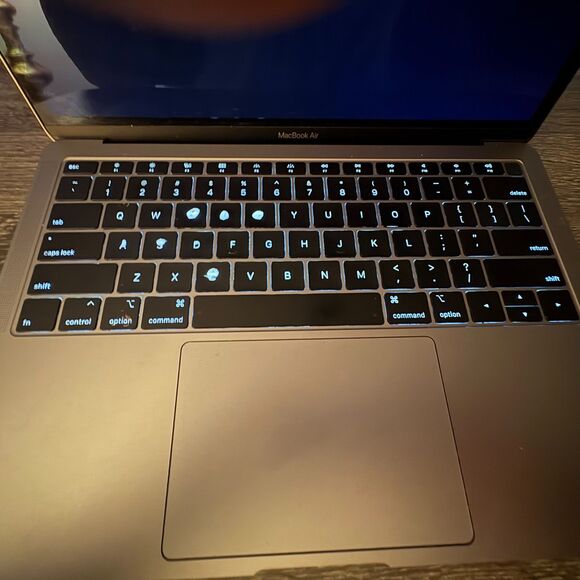 MacBook Air 13 Inch - Picture 7 of 11